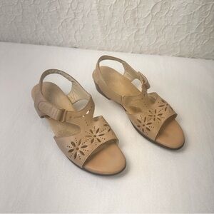Sas Sandals Size 10 Women's Cream Tripad Comfort Leather Shoes Classic Vacation